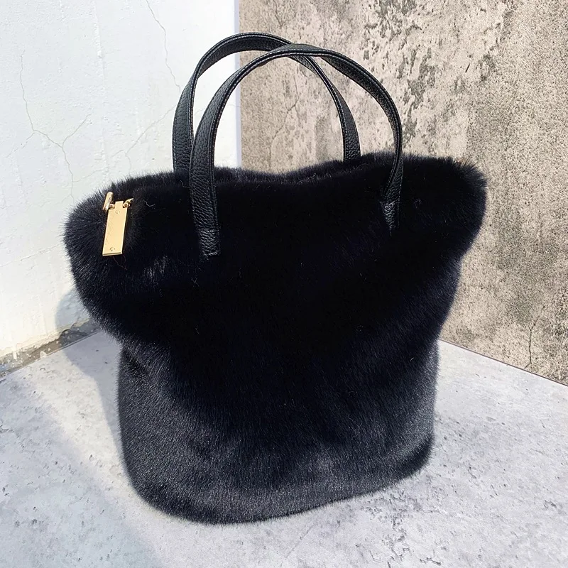 Fashion Women Solid Color Shoulder Bag 2021 Winter Soft Plush Bucket Bag Faux Fur Shopping Bag Large Capacity Fluffy Chain Bags