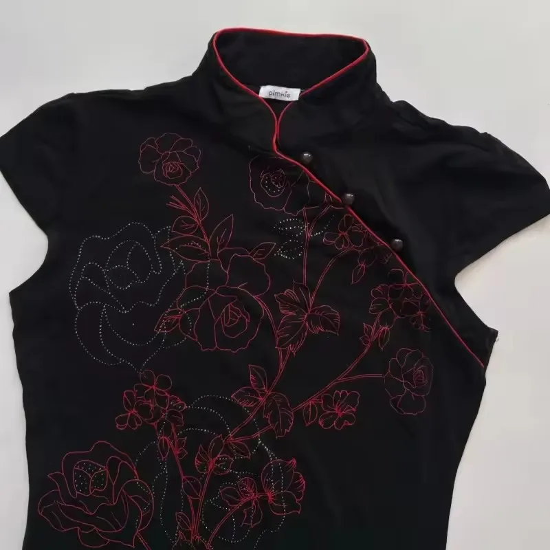 Harajuku Gothic violent aesthetic style for the summer 2026 Embroidered cheongsam with stand up collar buckle sleeveless slim