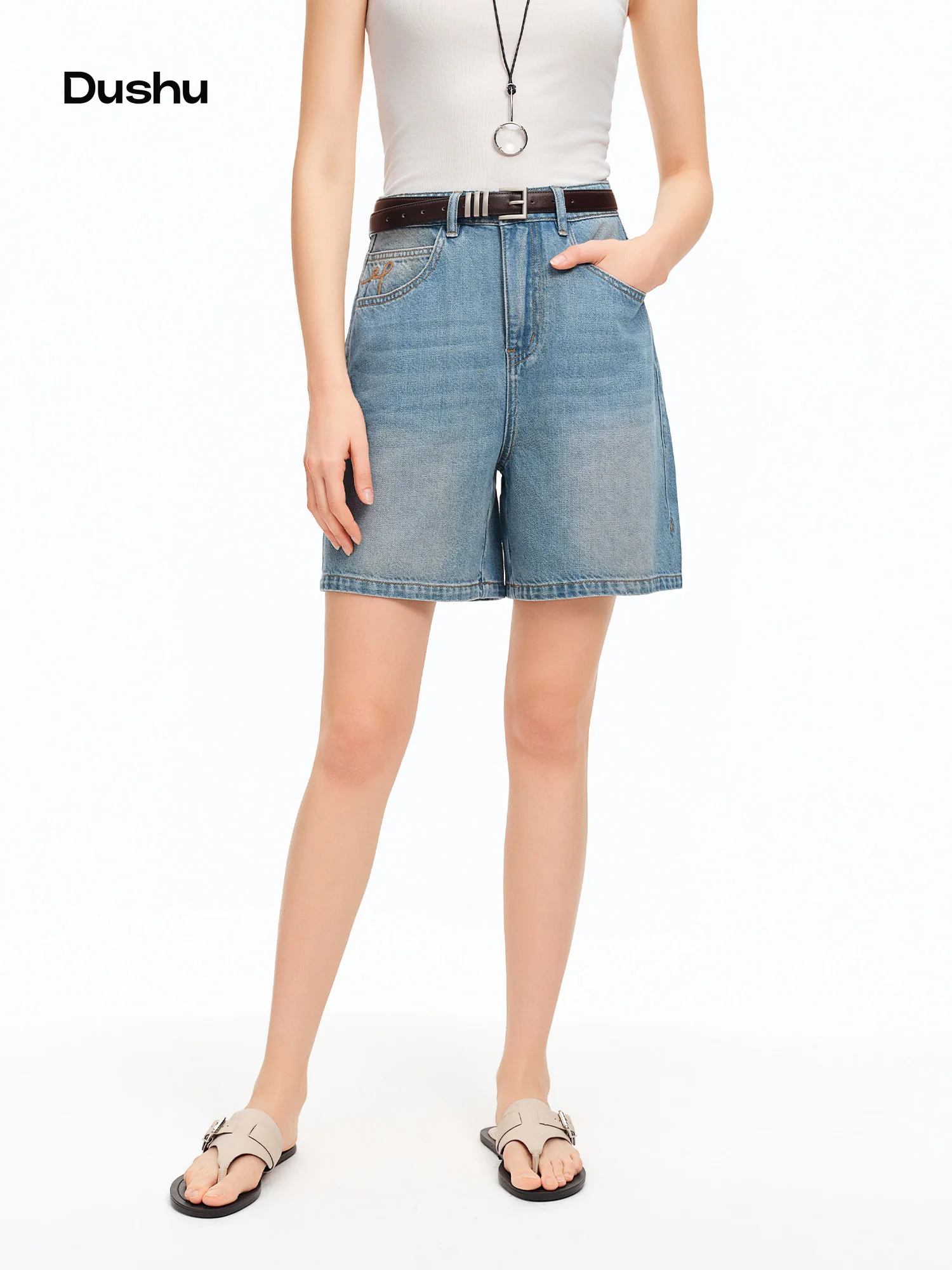 

DUSHU 2026 Летние женские джинсовые шорты из смесового хлопка с высокой талией, с необработанным краем, повседневные шорты-бермуды, винтажный универсальный стиль для офиса и поездок