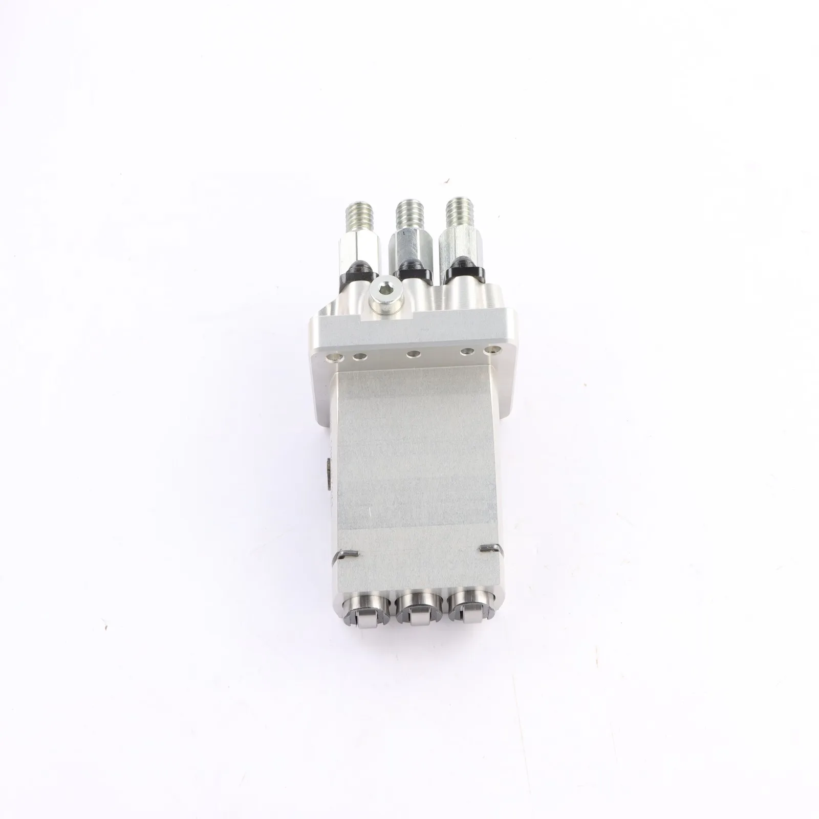 

Топливный насос в сборе 16032-51010 16032-51013 ДЛЯ двигателей Kubota D905 D1005 D1105 D1305