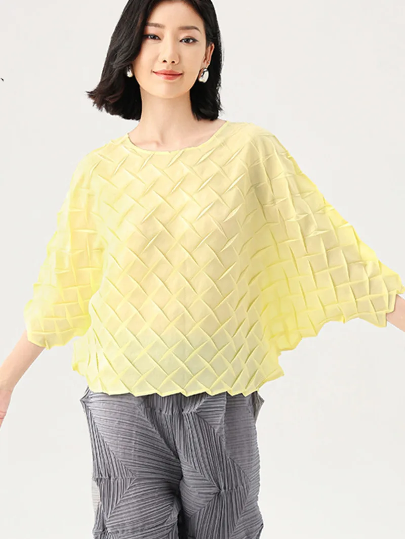 

New 2025 Summer Pleated T-shirt For Women Round Neck Design Loose Fashion Round Collar Batwing Sleeve Short Tops 25TLC