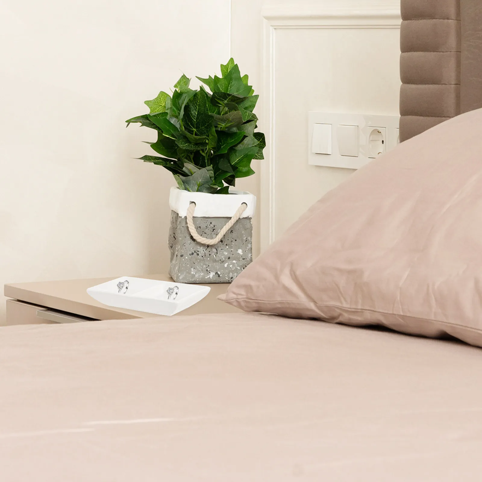 

White Ceramic Jewelry Tray Nordic Style Ring Holder Dish for Ring Earring Necklace Storage Decorative Trinket Organizer Wedding