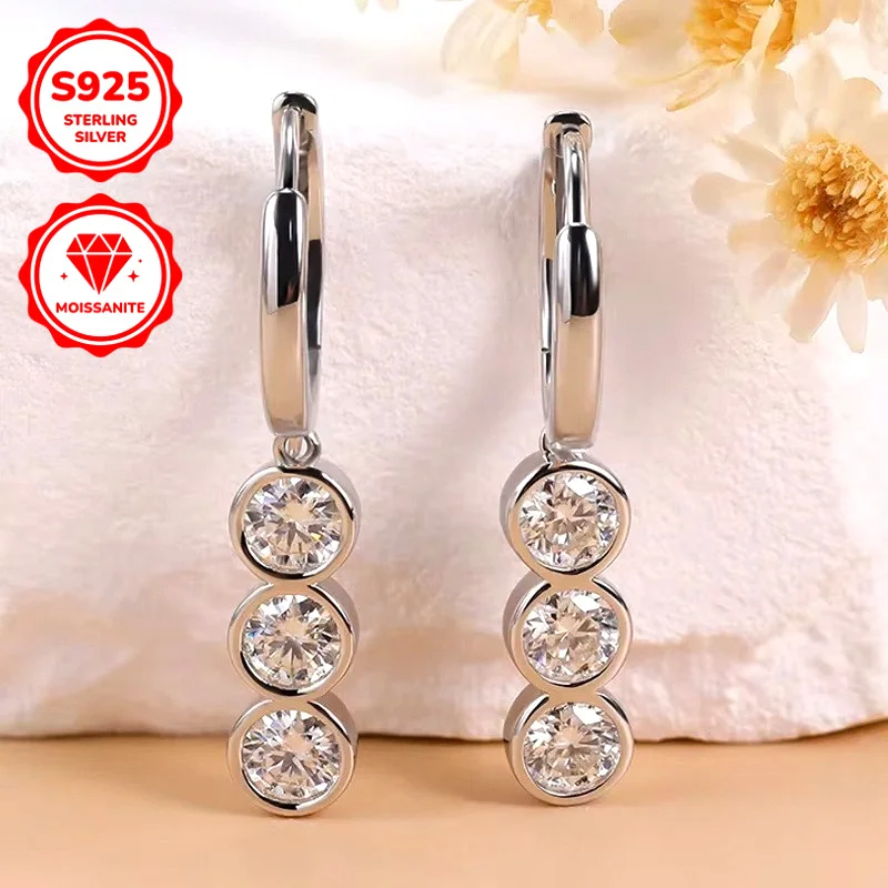 1pair 0.6Carat S925 Sterling Silver Moissanite Earrings: These Earrings Feature A Unique Design That Exudes Understated Luxury.