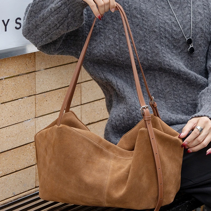 หนังนิ่มผู้หญิงToteกระเป๋า2025ใหม่Niche Designหมอนขนาดใหญ่กระเป๋าFrosted Cowhide Vintageผู้หญิงHands-Onไหล่กระเป๋า