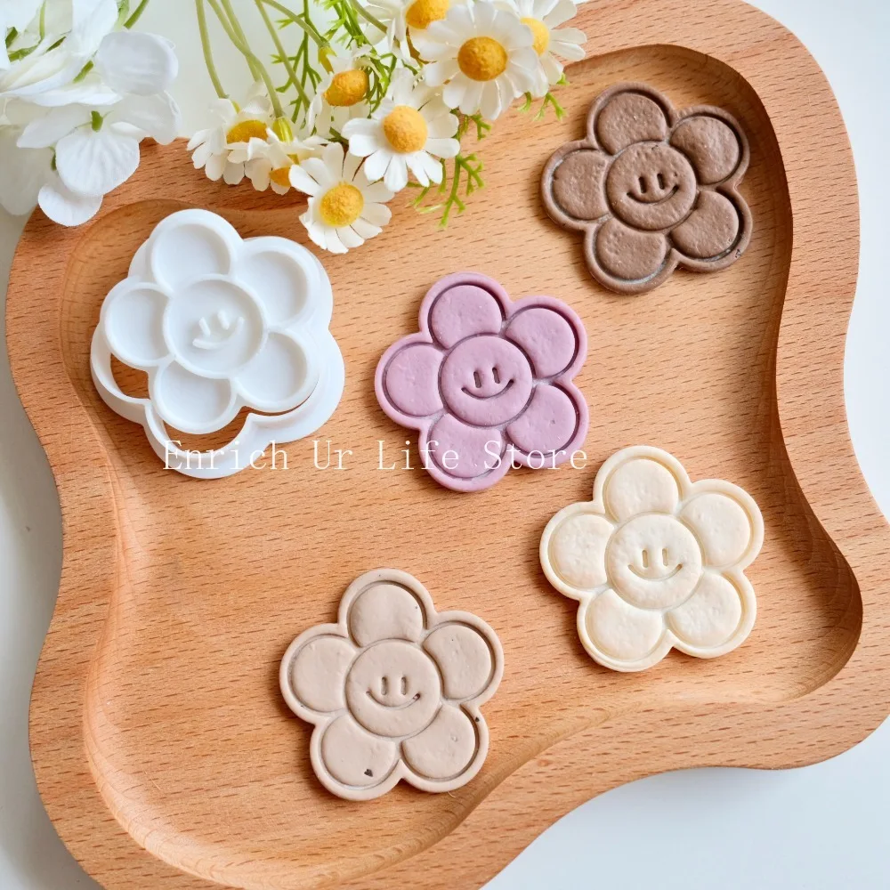 Smiling Flower Cookie Cutter Plastic DIY Fondant Cake Biscuits Mold Birthday Dessert Candy Decoration Mould Pastry Bakeware
