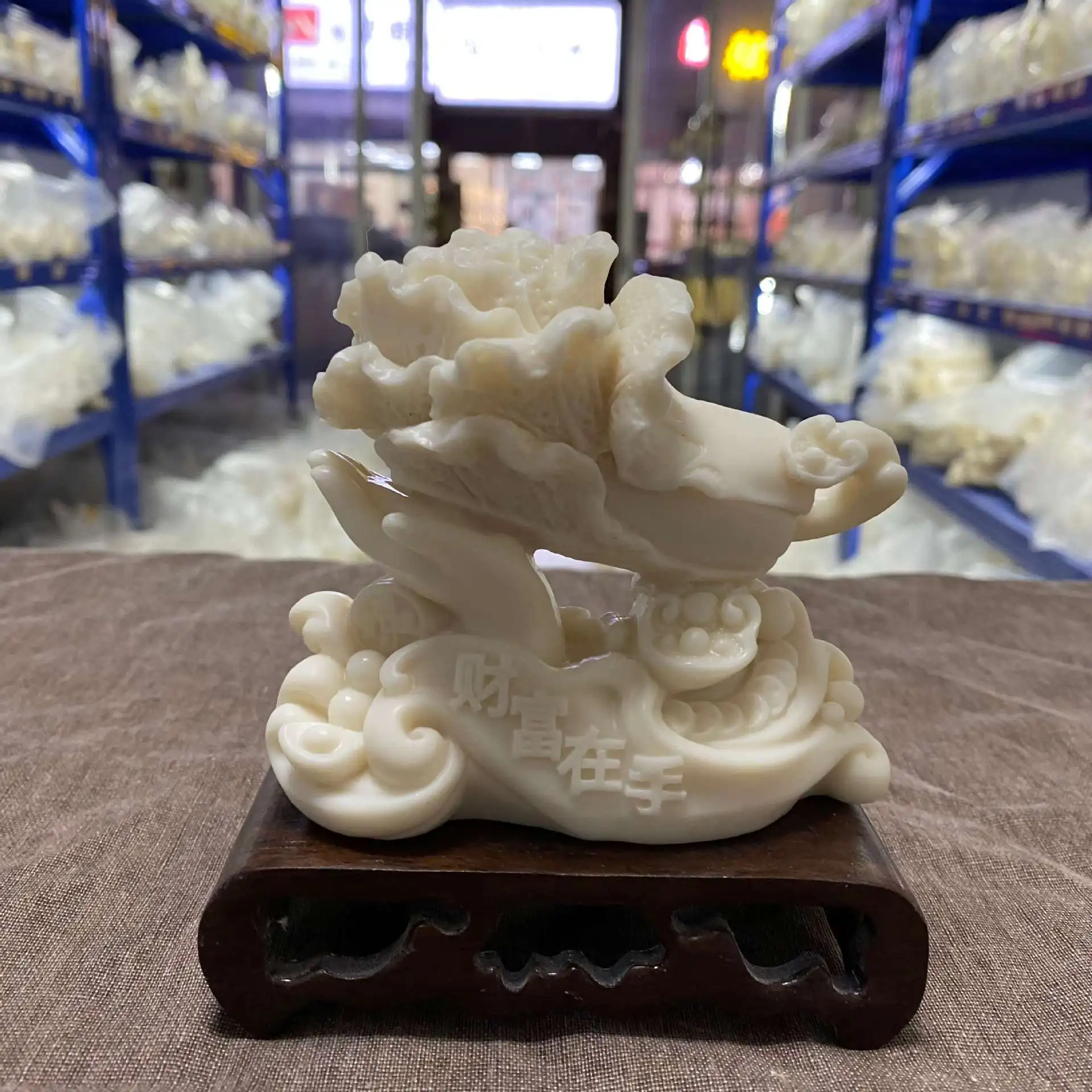Ivory Nut Carved Wealth In Hand Figurine Bodhi Fortune Ornament Home Living Room Desktop Decor Craft Piece