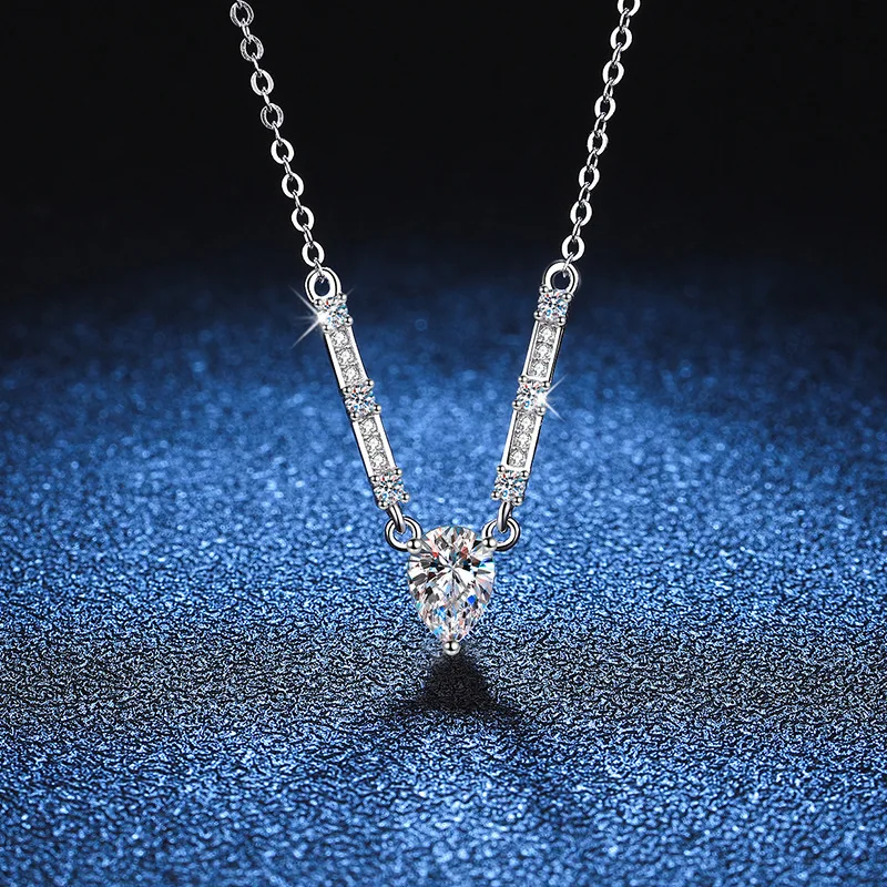 

18K platinum diamond necklace simple D color moissanite 80 points drop-shaped plated PT950 platinum pendant clavicle chain