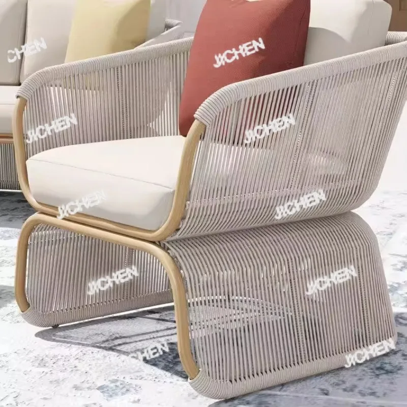 ชุดโซฟาหวายกลางแจ้ง JC สำหรับระเบียงบ้านพักตากอากาศ พร้อมโต๊ะกาแฟ ป้องกันฝนและแสงแดด เหมาะสำหรับสวนและวิลล่า