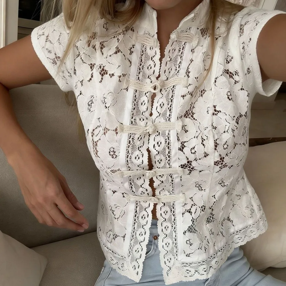 Kurze Bluse mit Puffärmeln und Spitze, schmal geschnitten, mit Spitze und Muster, Hemd mit Froschknöpfen im chinesischen Stil, Damenoberteil, Büro-Lady – Detail 3