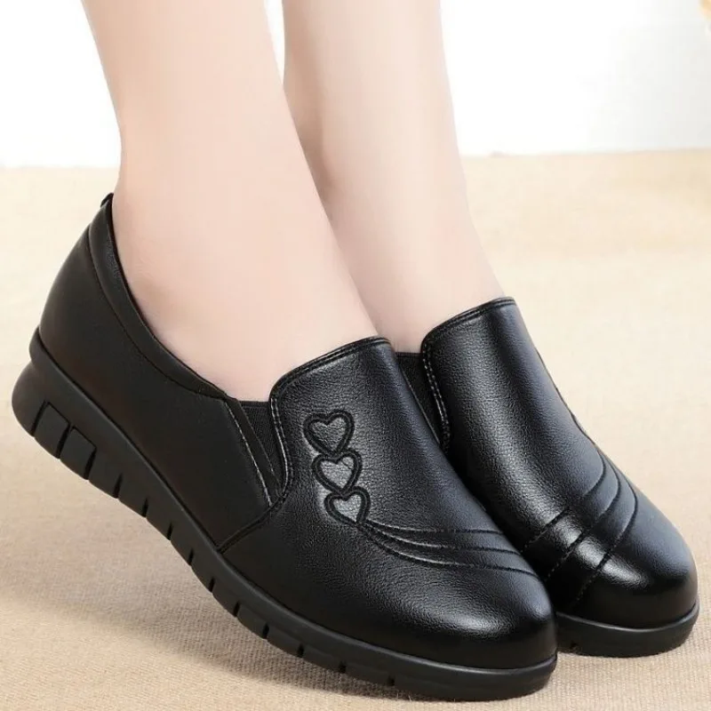 Shoes Spring Soft Soled Mother Black Single Shoes Leather Non-slip Casual Comfortable Middle-aged Ladies Flat Shoes Ladies Shoes