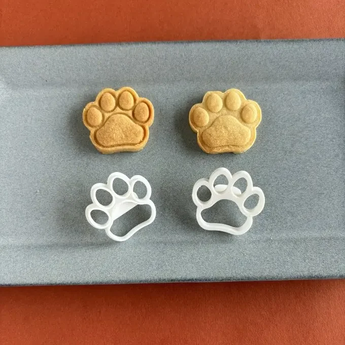 Cute Mini Dog Paw Shaped Cookie Cutters Bone Pattern Biscuit Molds Stamps Pressable Household Baking Embossing Tools