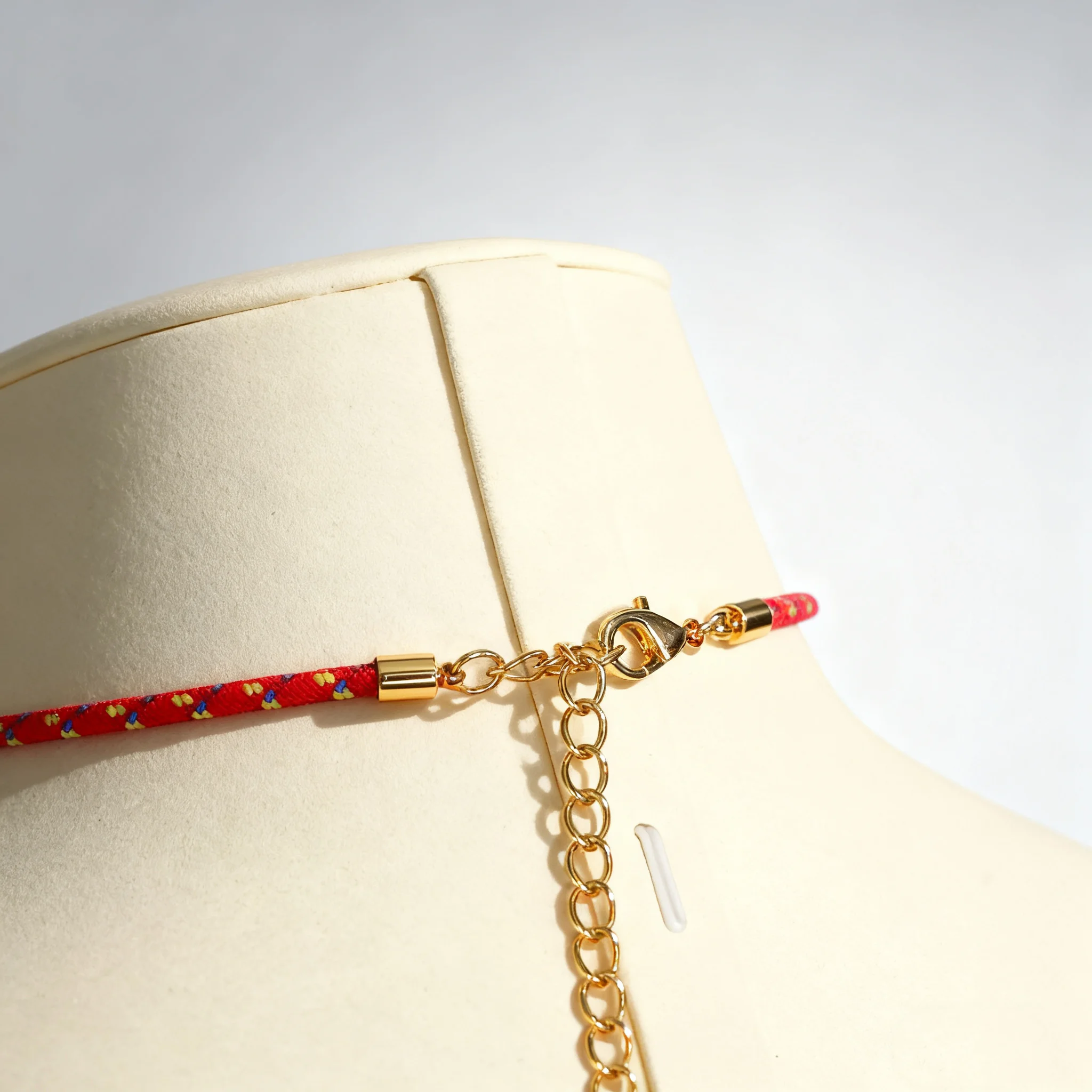 สร้อยคอทรงกลมหลายชั้นสไตล์โบฮีเมียนสุดอลังการ ทำมือ สีขาวน้ำเงิน วินเทจ สร้อยคอแบบยาวประดับลูกปัด สไตล์แอฟริกัน เหมาะเป็นของขวัญ