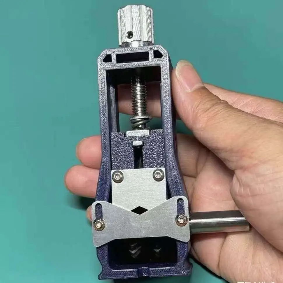 Small simple wire stripping machine scrap copper household waste cable peeling automatic hand crank electric multi-function