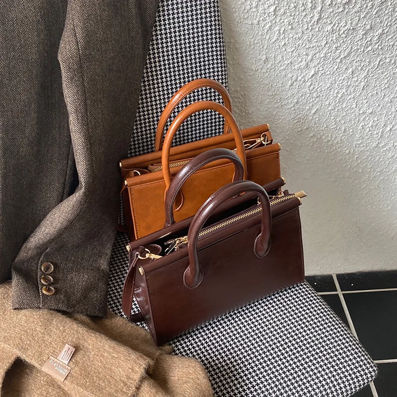 

2024 Korean version niche autumn new item retro oil wax leather shoulder handbag women's bag casual versatile diagonal cross bag