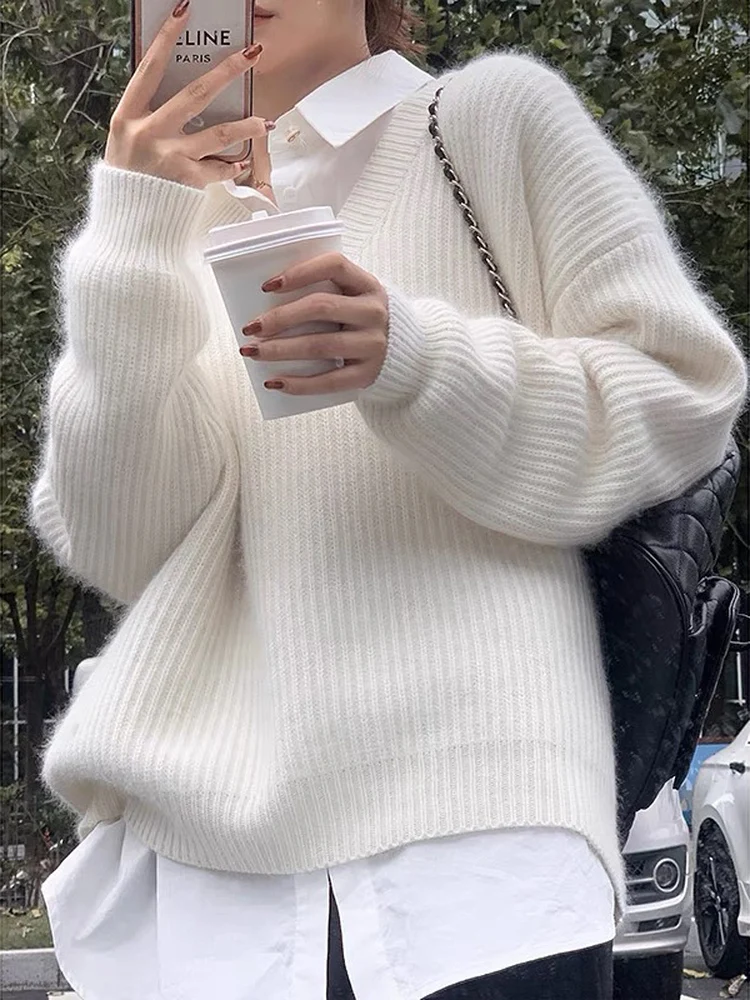 

New V-neck cashmere sweater for women in autumn and winter, loose and thickened soft waxy sweater, knitted bottoming shirt.