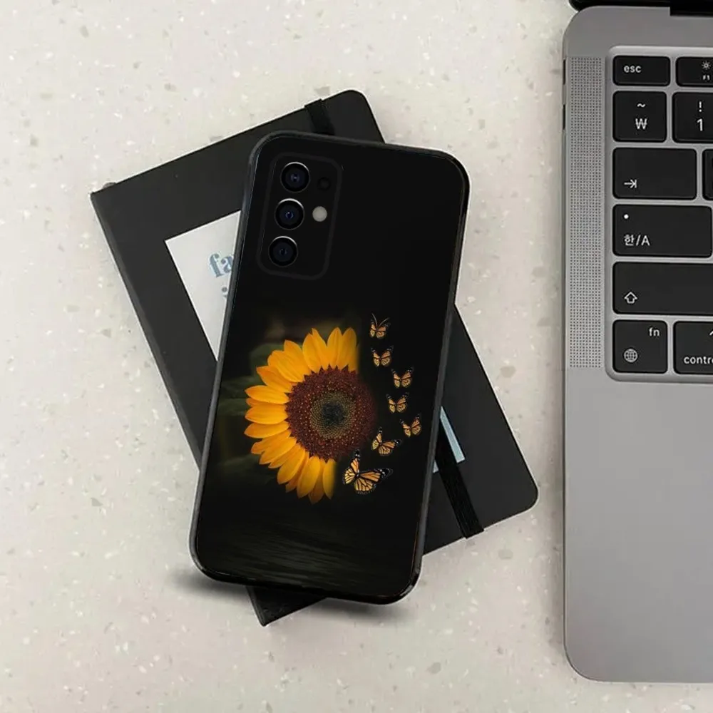 Beautiful Yellow Sunflower Phone Case For Samsung S24,S21,S22,S23,S30,Ultra,S20,Plus,Fe,Lite,Note,10,9,5G Black Soft Cover