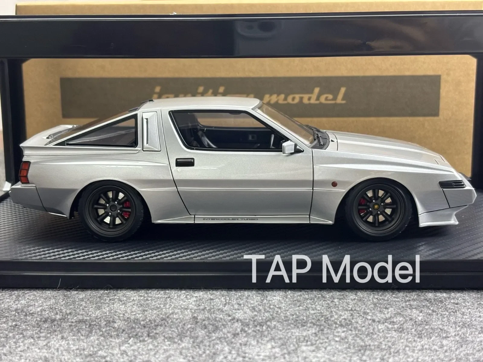 Zündmodell 1/18 Starion 2600 GSR-VR E-A187A Silber mit Box IG3708