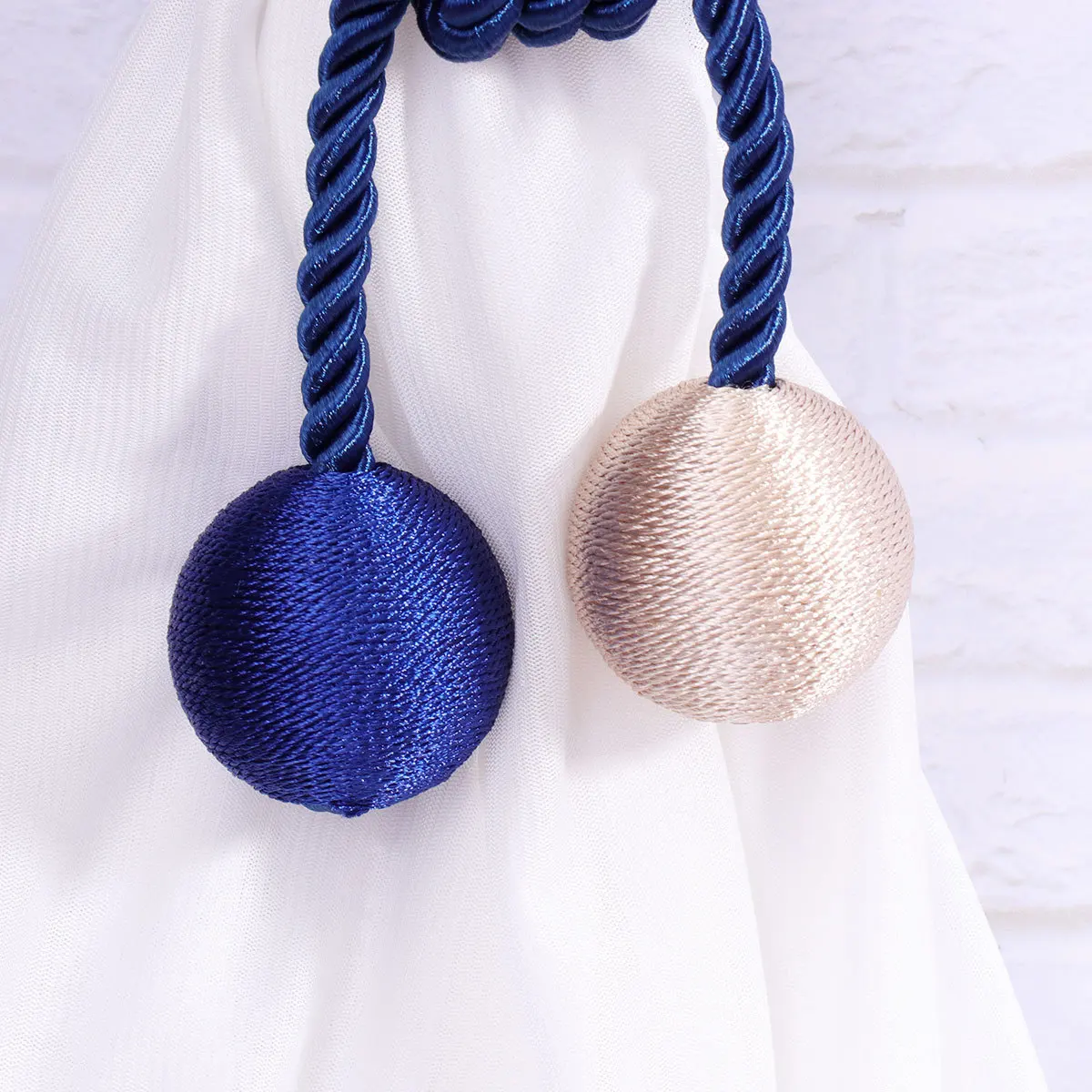 

1 Pair Curtain Tiebacks Two-Tone Double-Ball Pendant Strong Magnetic Hold For Home Hotel Window Drapery Strap Buckle Decorative