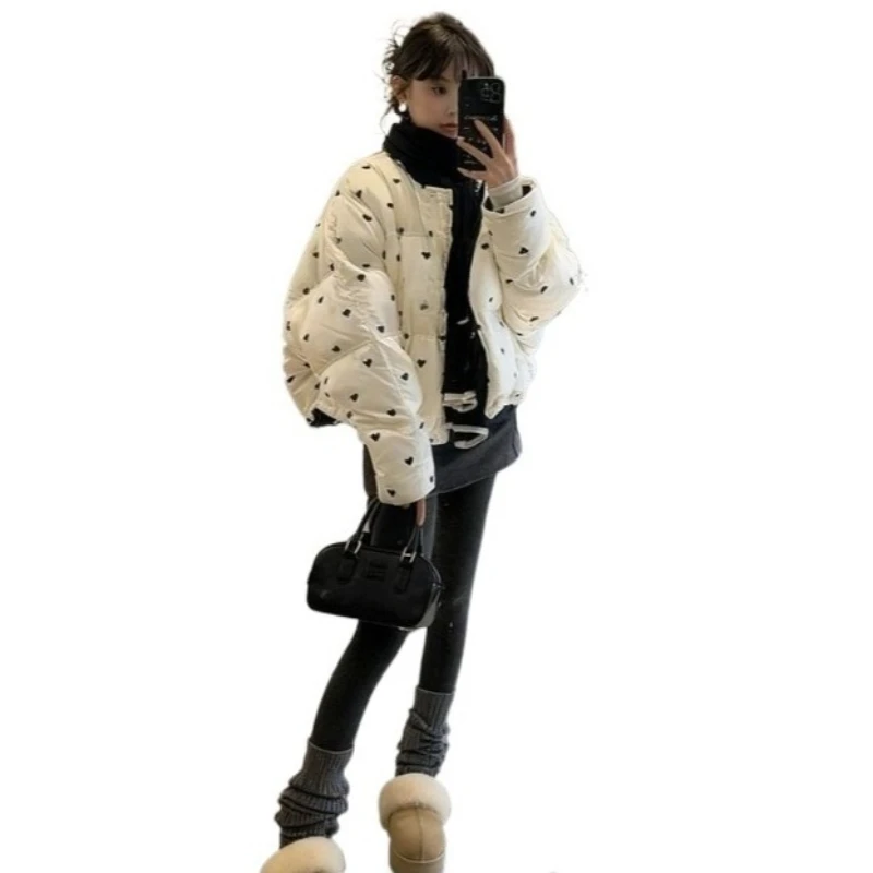 

Корейская модная утепленная хлопковая одежда с воротником-стойкой и принтом любви, новая зимняя универсальная свободная универсальная куртка, уменьшающая возраст