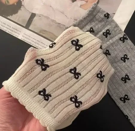 Japanische Aushöhlen Lange Socken Frauen Mädchen Spitze Süße Bogen Socke Casual Crew Lose Sox Streetwears Sommer Dünne Mid-rohr Strümpfe