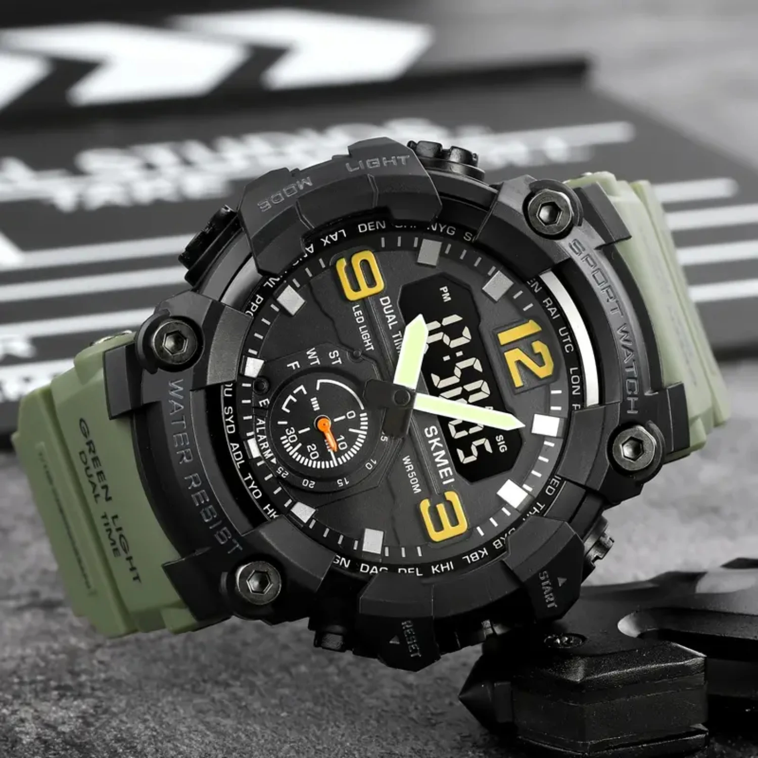 ساعة رقمية رياضية مزدوجة العرض مقاومة للماء ومتينة للرجال هي ساعة يد يجب اقتناؤها #2