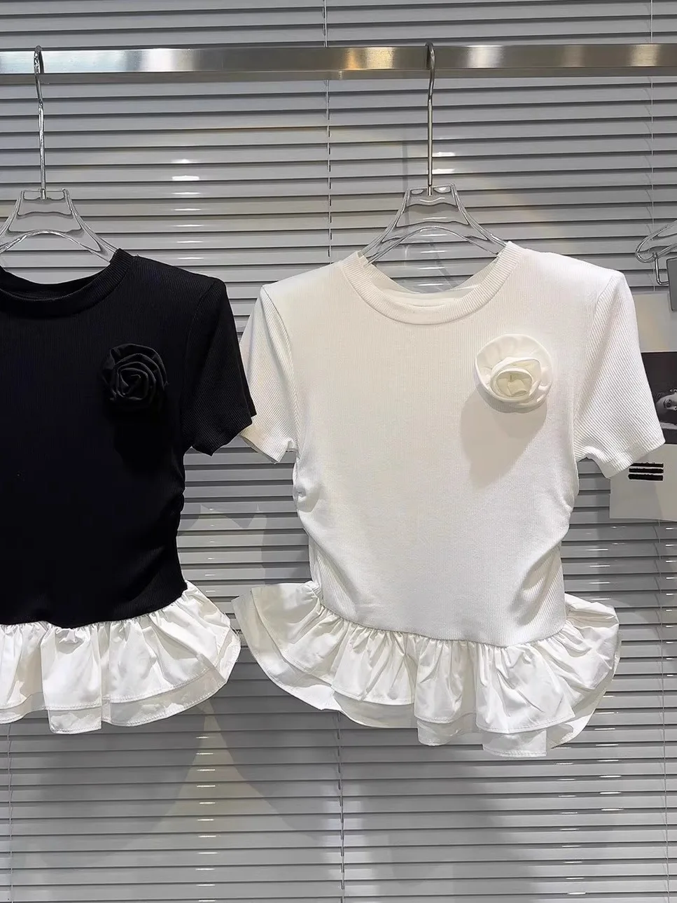 

Sweet And Spicy Spring 2026 New Style Tulle Hem Blouse Short Sleeve Half Sleeve T-shirt Floral Brooch Loose Fit Casual Top