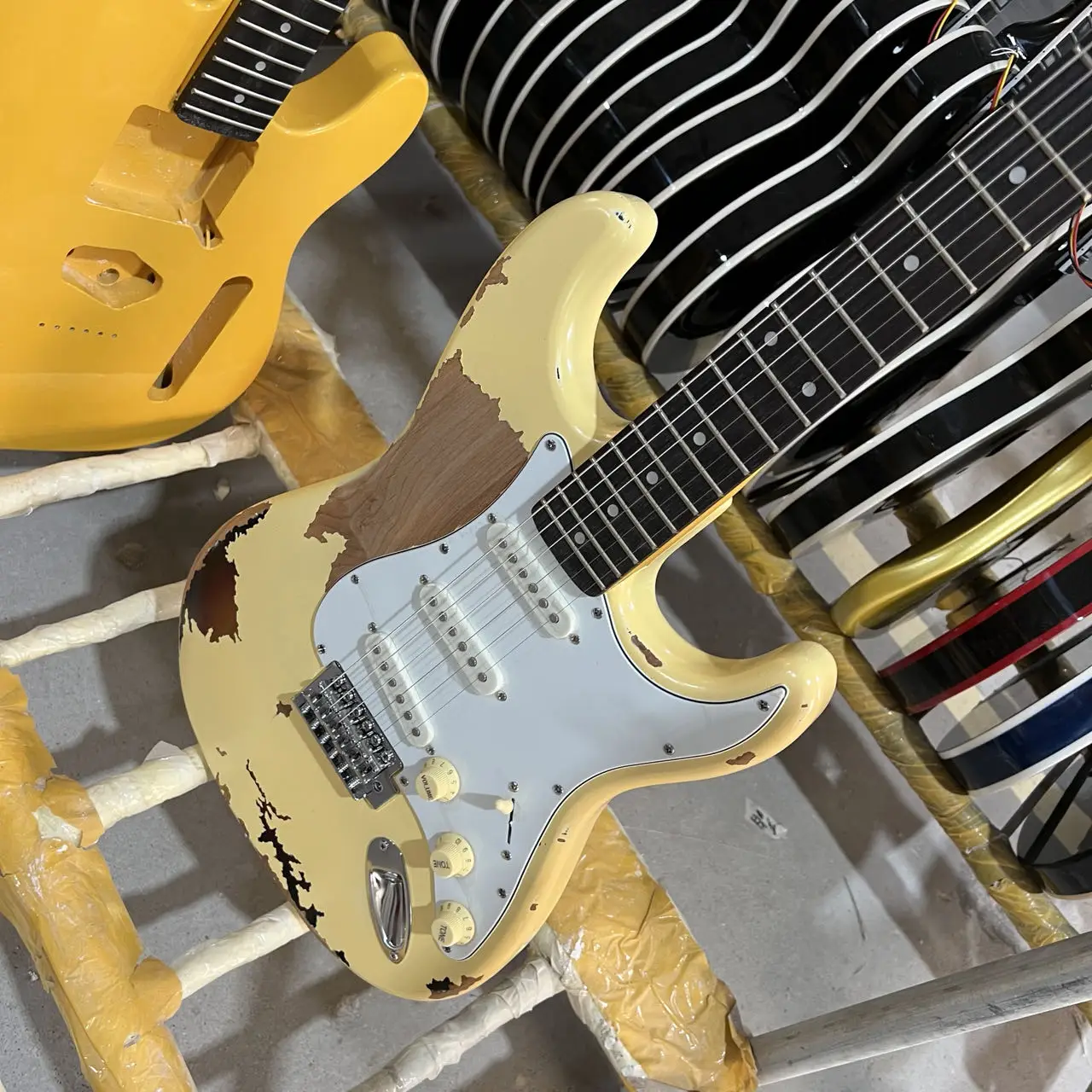 Heavy retro Yellow Aged STQ Electric Guitar, Alnico5 SSS Single‑Coil Pickups,1961 Vintage Rock Punk Electric Guitar