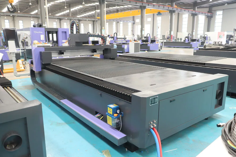 1.5kw 2kw 3kw 2000W / 3000W CNC Fiber Laser Cutting Machine for Metal Sheet Laser Cutter Stainless Mild Steel