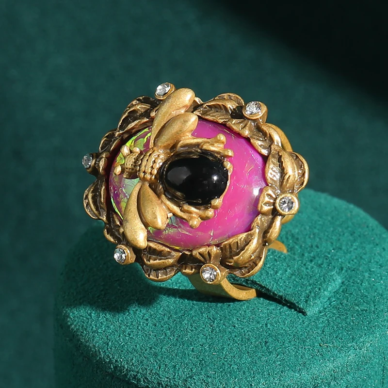 

Vintage Gold Color Moth Bee Ring Oval Pink Opal Jewelry Rhinestone Woman Antique Luxury Designer Brand Adjustable Accessories