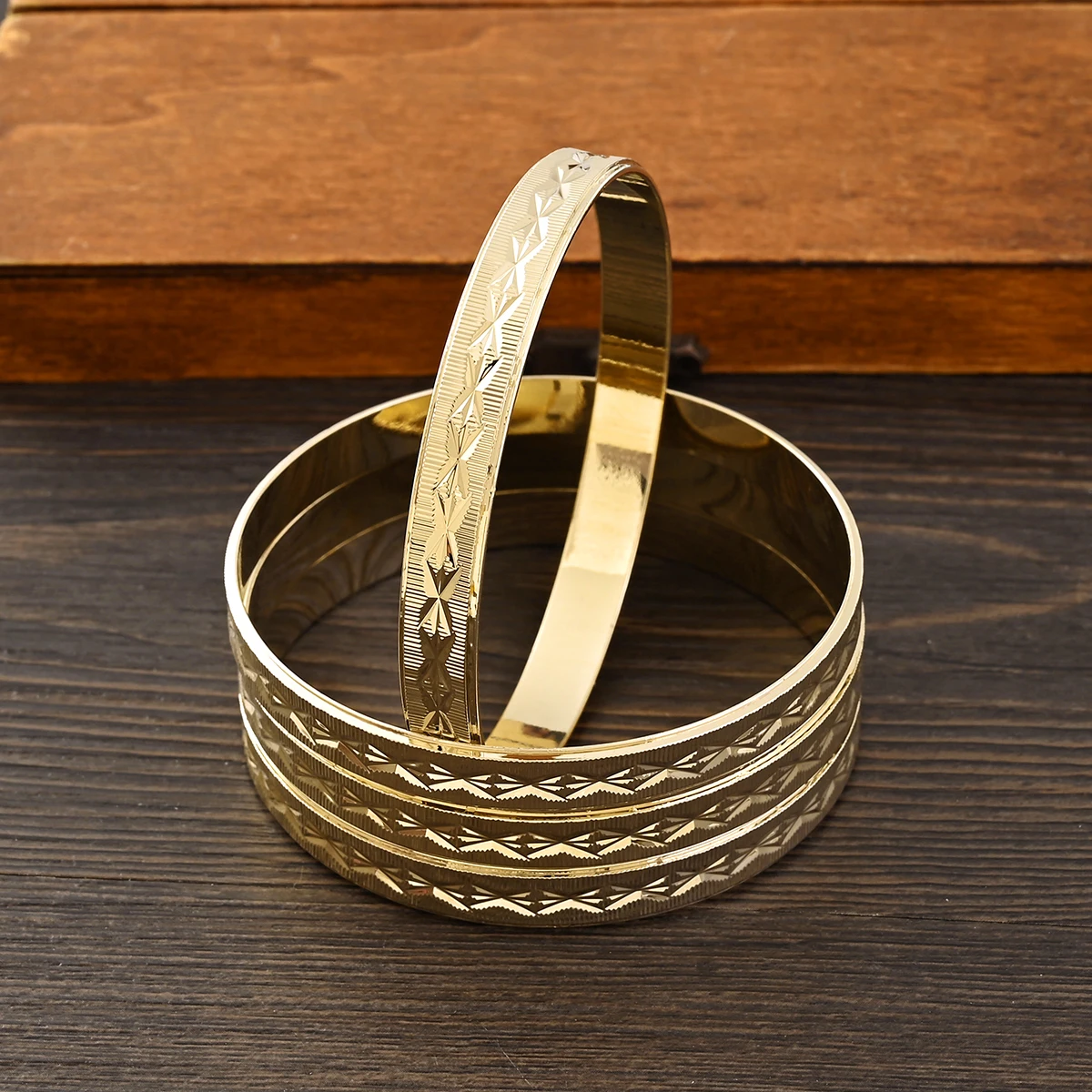 Wysokiej jakości najlepiej sprzedająca się bransoletka 65MM 9K Gold Color Adult Size Cute Bracelet Star Patter Biżuteria Flower Bangle Girl Birthday