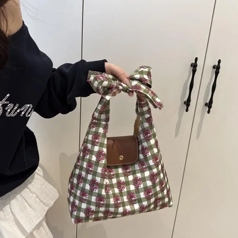 Geblümte Gingham-Canvas-Tragetasche mit Schleifengriff, Leder-Druckknopfverschluss, Große Kapazität für den täglichen Arbeitsweg, Einkäufe und Reisen – Detail 8