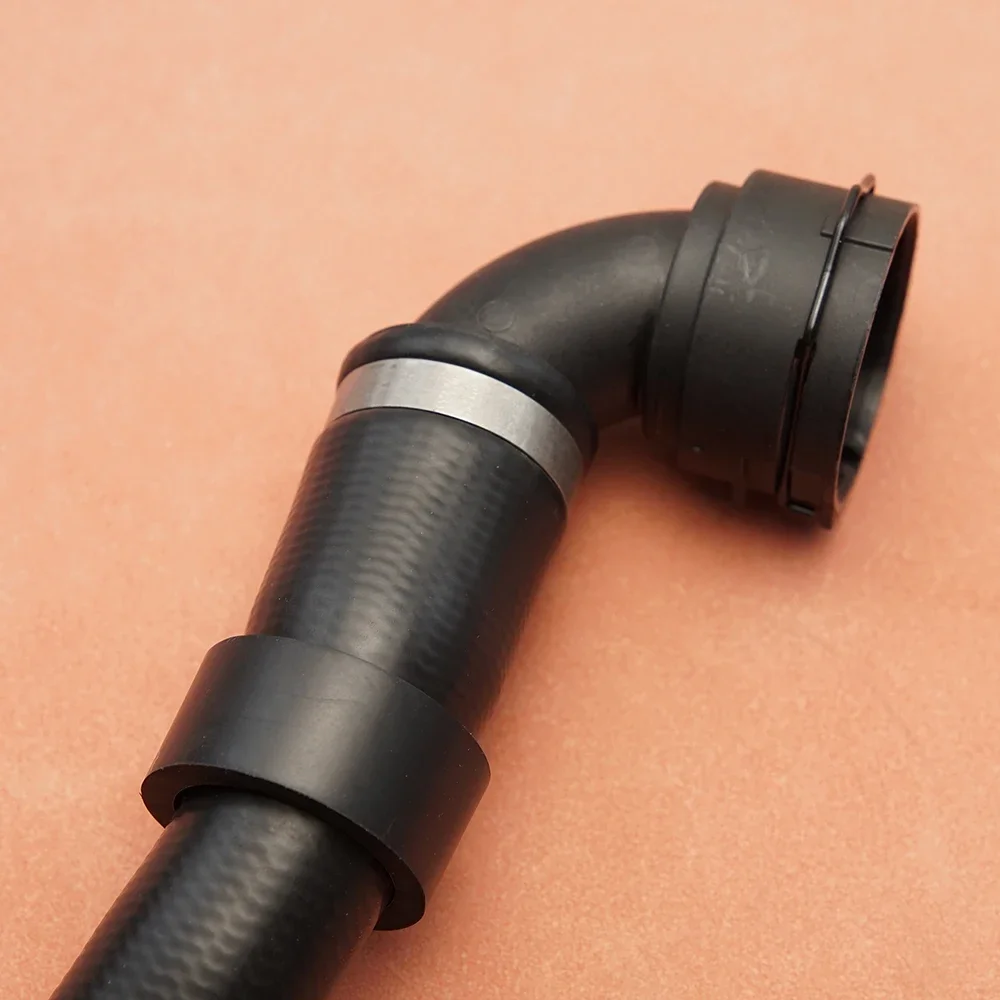 

32252070 Car The Radiator Tank and The Hose Connecting For Volvo S60 S90 V60 V90 XC60 XC90 2019 2020 2021 2022 2023 2024