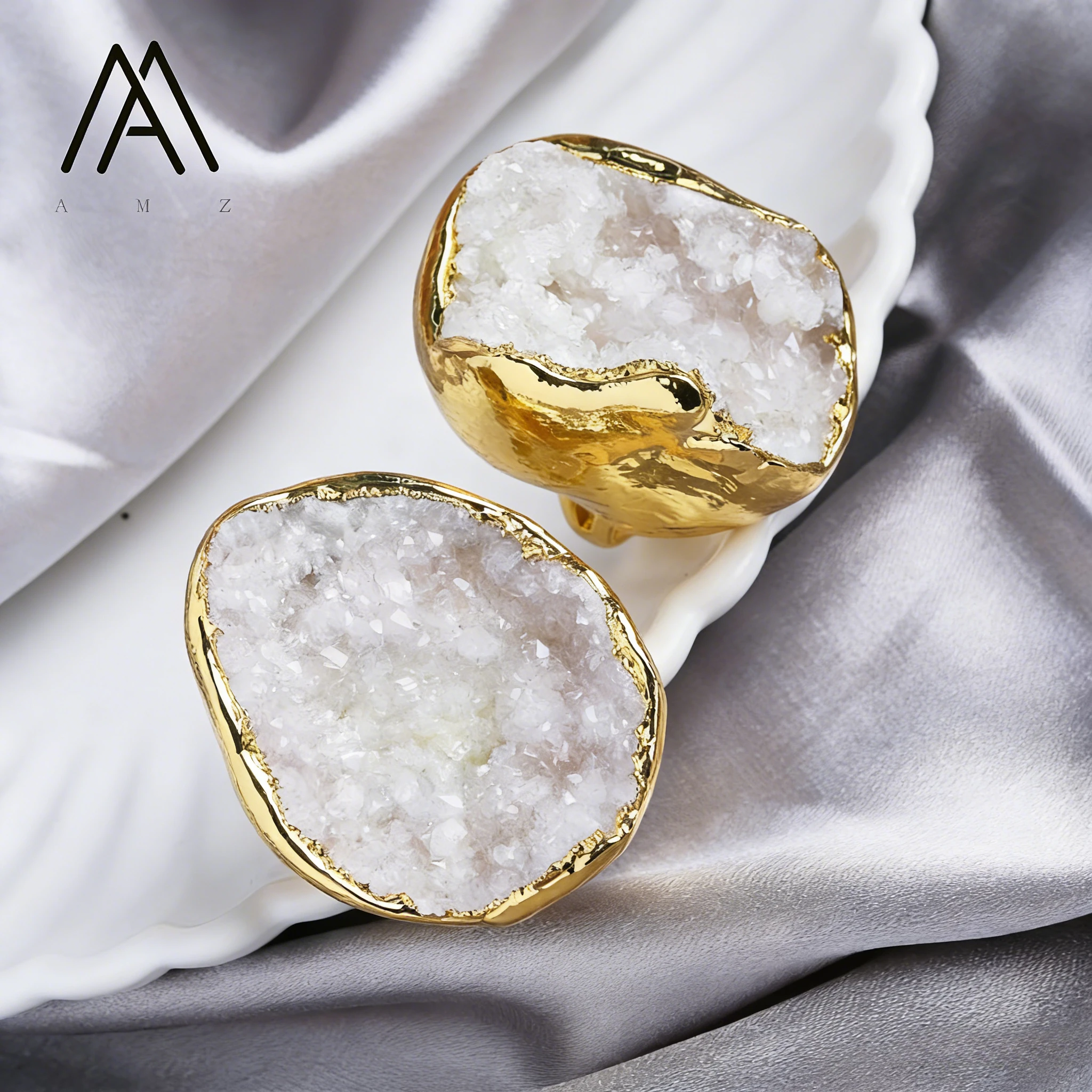 

Natural White Crystal Ring High-Grade Sparkling Ring 18K Gold Plated Brass Fashion Jewelry Unisex Adjustable for Gifts and Party