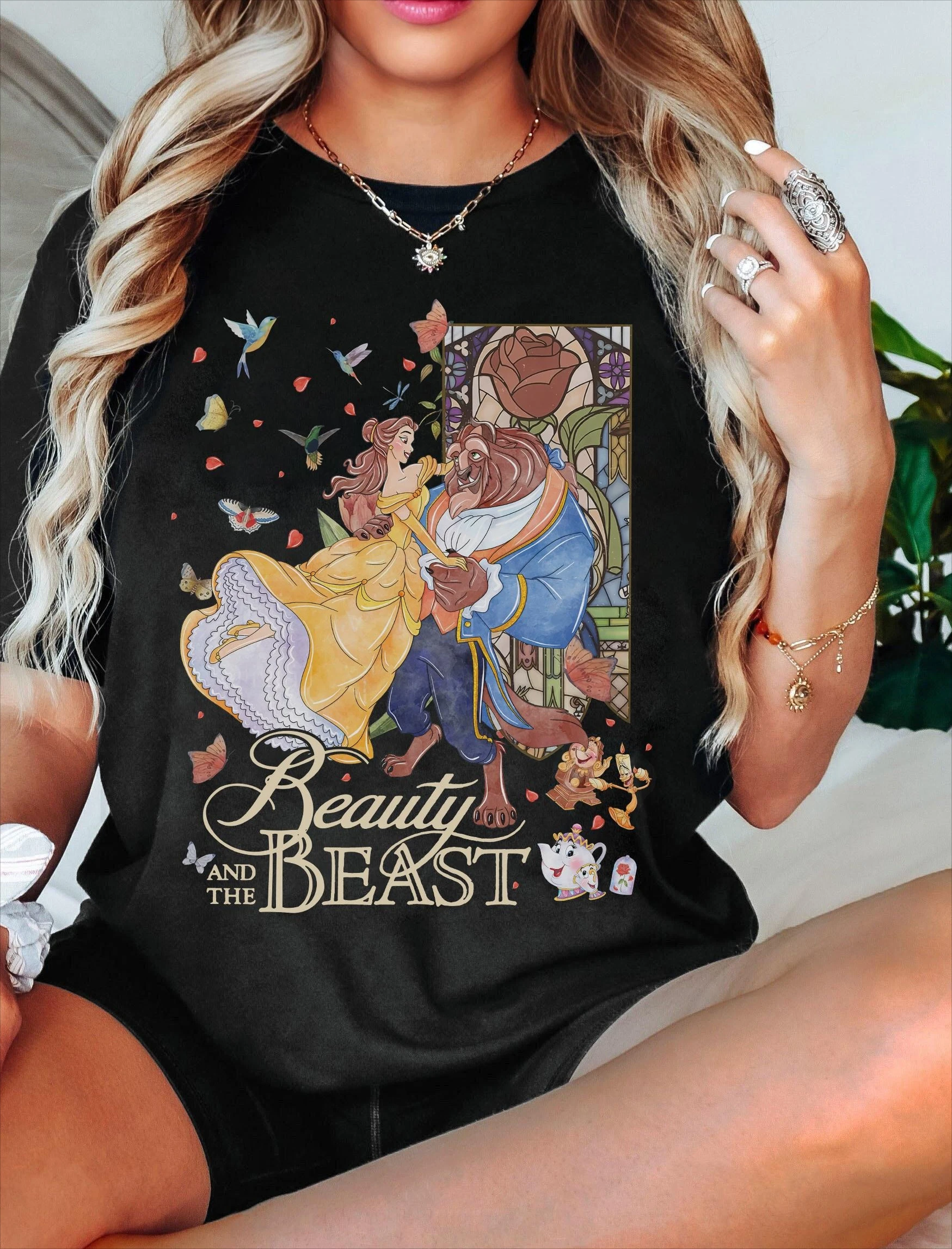 

Новинка 2025 года, последняя бестселлерная летняя футболка с короткими рукавами в стиле ретро «Красавица и чудовище», свободная дышащая футболка, женская одежда