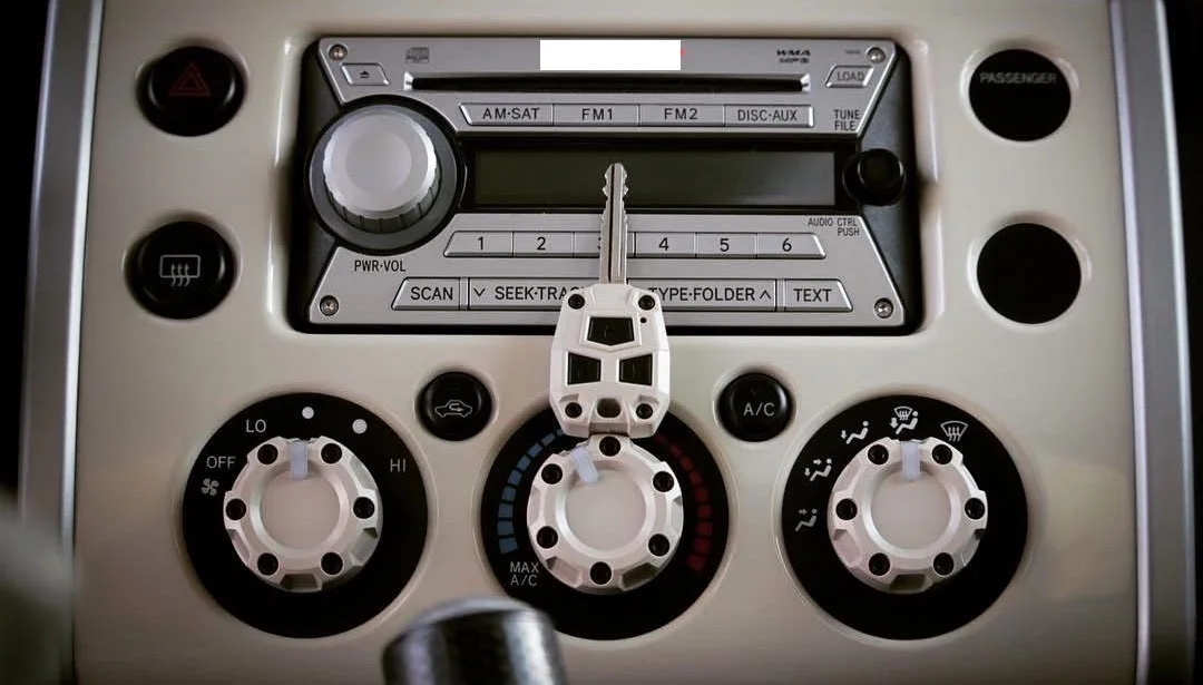 مصنع العرض المباشر راديو السيارة المؤهل مشغل أقراص مضغوطة قياسي أمريكي لـ FJ Cruiser 2007-2020 #3