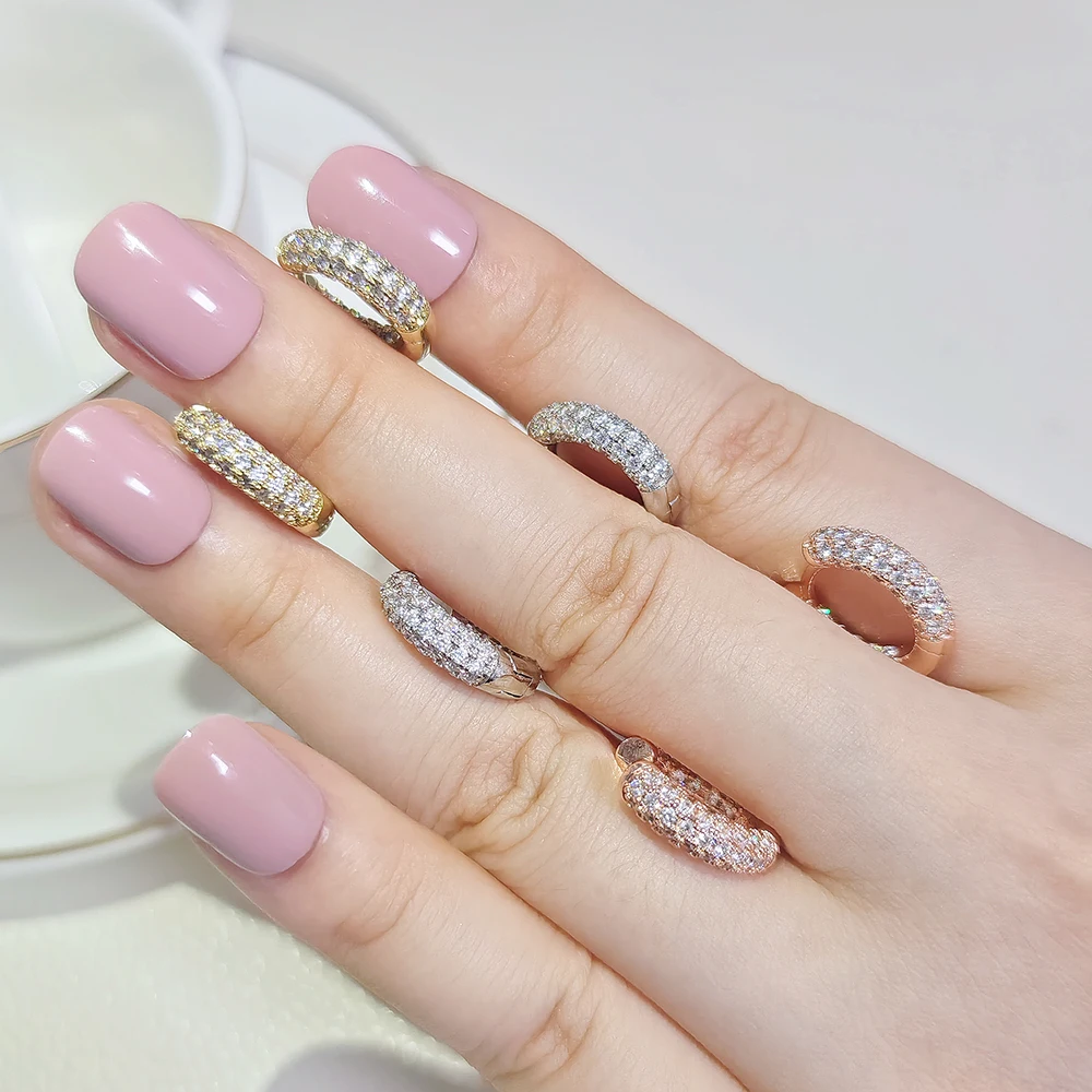Luxury Women Small Hoop Earrings Dazzling Micro Paved CZ Stones Versatile Female Accessories High Quality Fashion Jewelry E5978