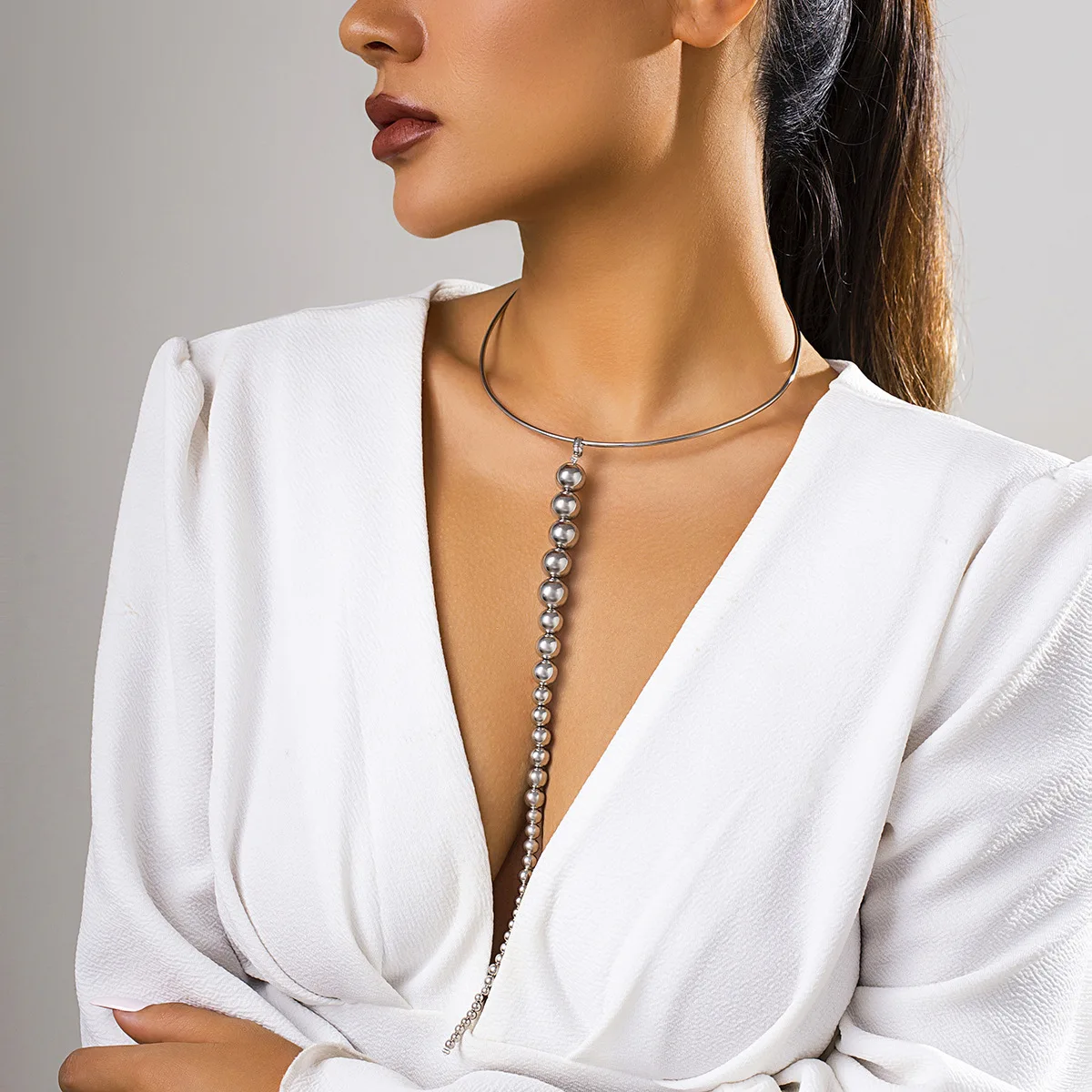 Collier ras du cou avec pendentif boule brillante, style punk, distinctif, en métal durable de qualité supérieure, pour femme, couleur or, réglable