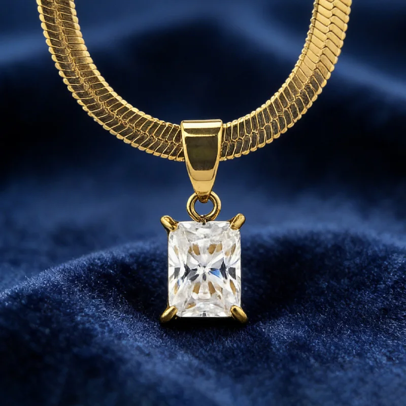 

1 шт. Золотое колье с квадратным белым муассанитом 2.0 карата, модный дизайн, изысканное и роскошное.