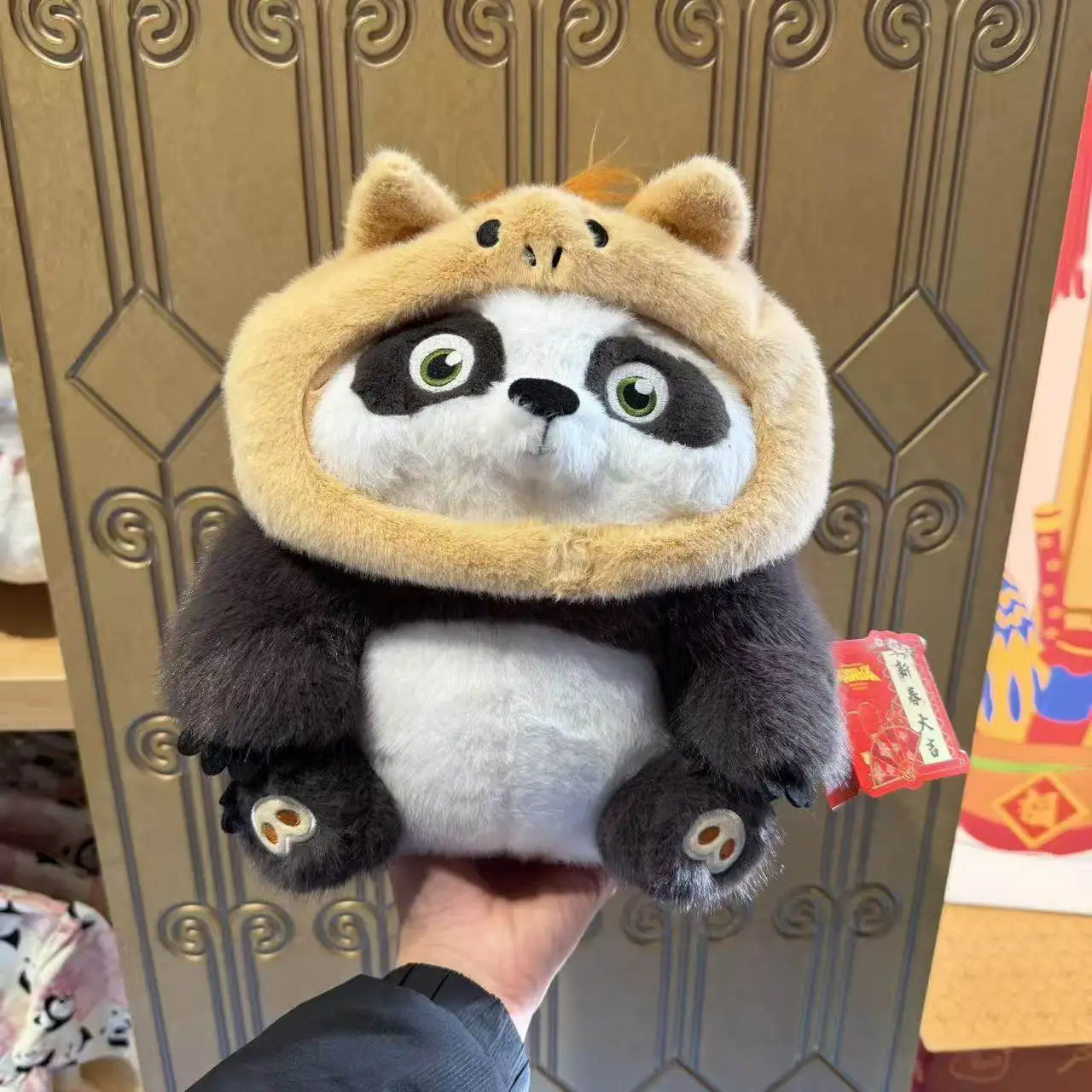 peluche-bao-il-panda-del-resort-di-pechino-kung-fu-po-edizione-universale-2025-per-il-nuovo-anno-regalo-commemorativo-dell'anno-del-cavallo