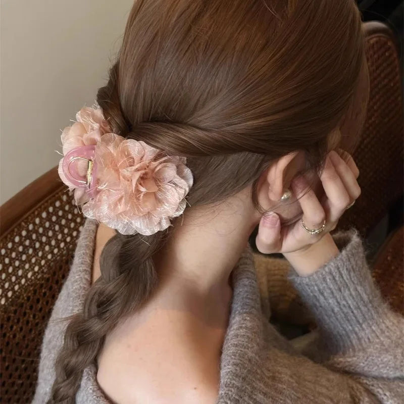 1PCShimmering Floral Hair Claw Clips For Women Elegant Pink White Fabric Flower Hair Clip Sweet Fashion Hair Accessory For Daily