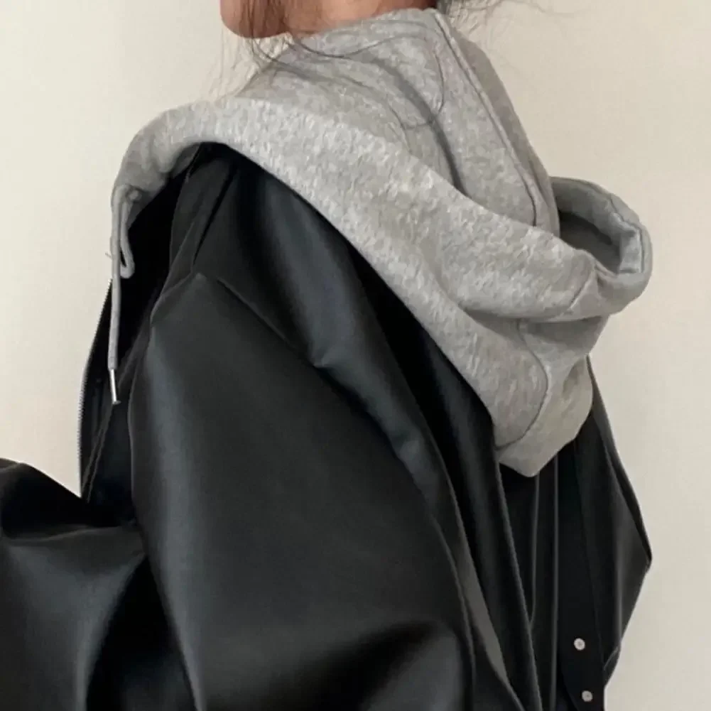 แจ็คเก็ตหนังเทียมแบบมีฮู้ดสไตล์วินเทจใหม่ประจำฤดูใบไม้ร่วงปี 2025 แฟชั่นเสื้อแจ็คเก็ตสั้นสองชิ้นสำหรับผู้หญิง เสื้อโค้ท PU สไตล์ลำลองสำหรับผู้หญิง