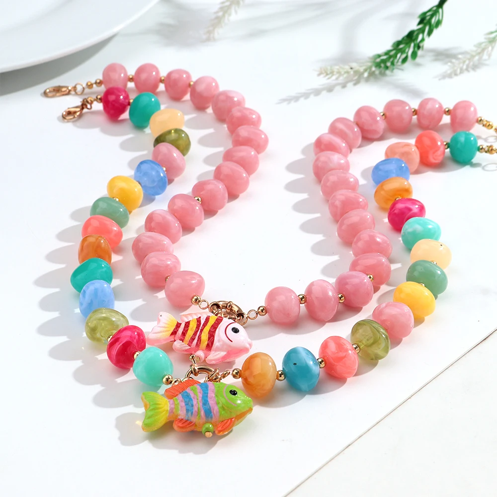 Neue Trendige Bunte Unregelmäßige Acryl-Perlen Choker Boho Niedliche Fisch-Anhänger Halsketten für Frauen Urlaub Strand Schmuck Geschenk – Detail 4