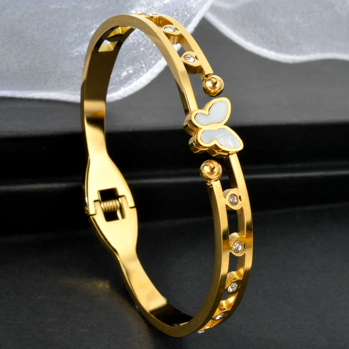 

1PC Butterfly Stainless Steel Bracelet Fashionable Romantic Men and Women Jewelry Couples and Friends Wedding Holiday Gifts