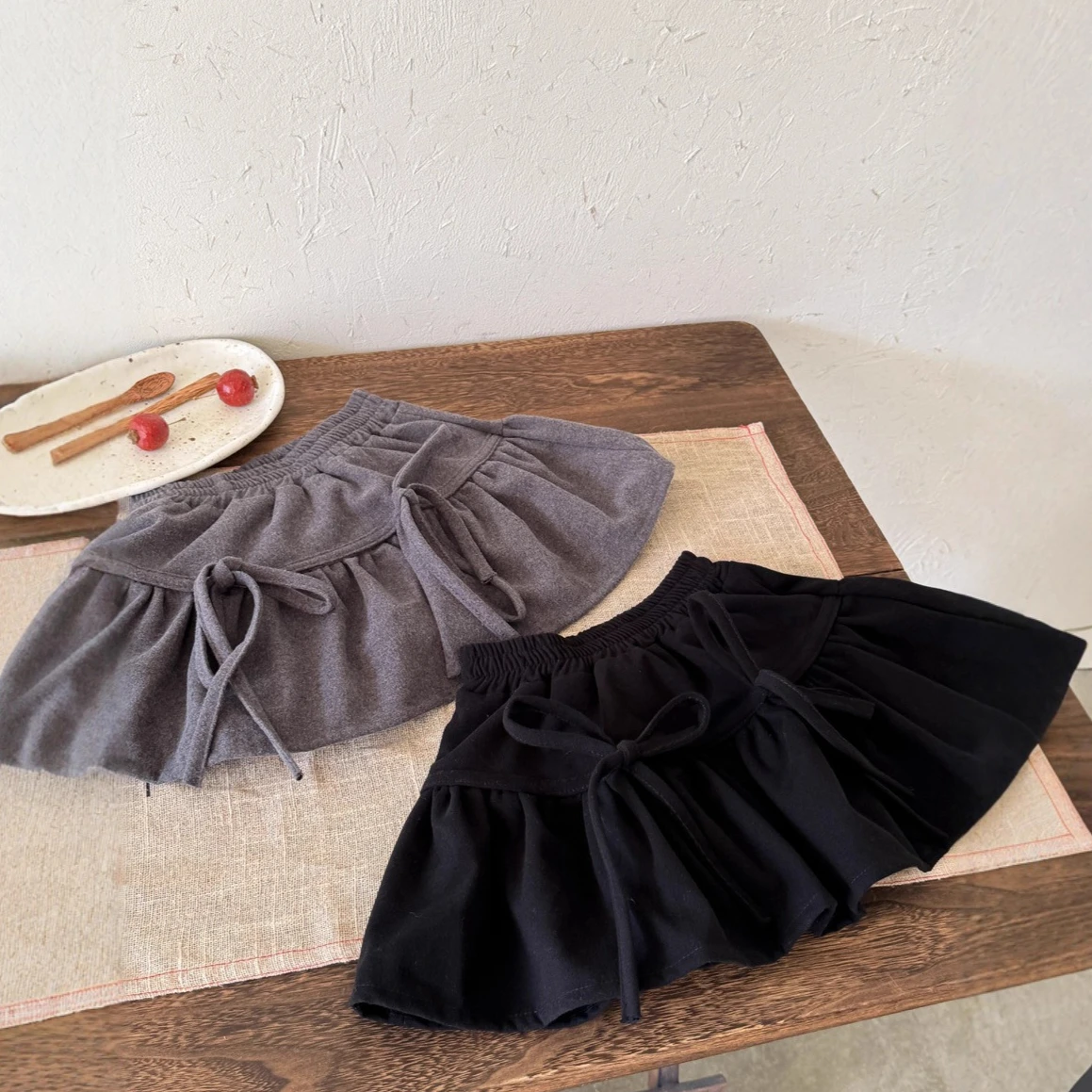 menina-saia-2025-outono-novas-roupas-infantis-estilo-coreano-menina-bebe-bacana-laco-saia-de-la-casual-diario-simples