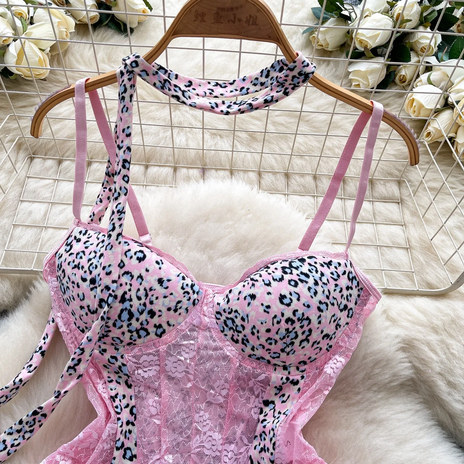 Body de encaje con estampado de leopardo rosa para mujer, cuello halter, tirantes finos, push-up, moldeador, lencería sexy, mono ajustado.