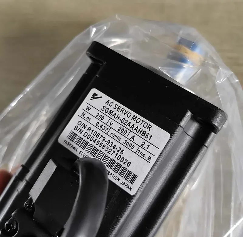 تسليم سريع SGMAH-02AAAHB61 السعر المنخفض Mini Yaskawa 400W AC محرك سيرفو وسائق