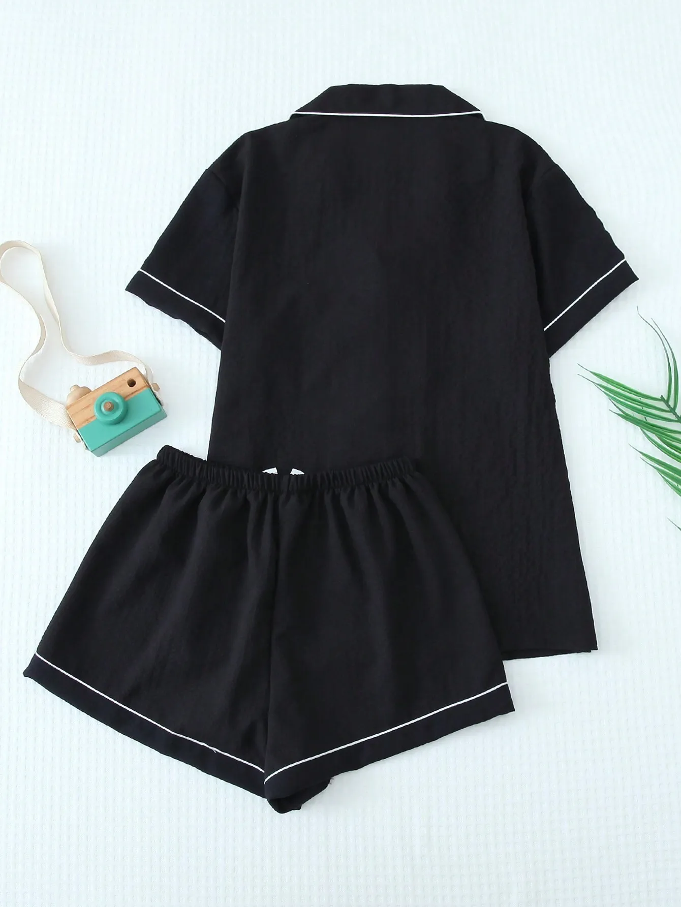 Women Pajamas Summer Contrast Trim Collar Pocket Heart Graphic Button Up Top and Bowknot Shorts Pajama Set Pijamas Women