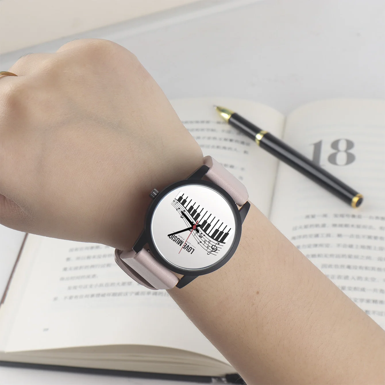New Customize Women\'s Wrist Watch Quartz Piano Keys Design Love Music Score Black 3Hands Metal Strap Souvenir Festival