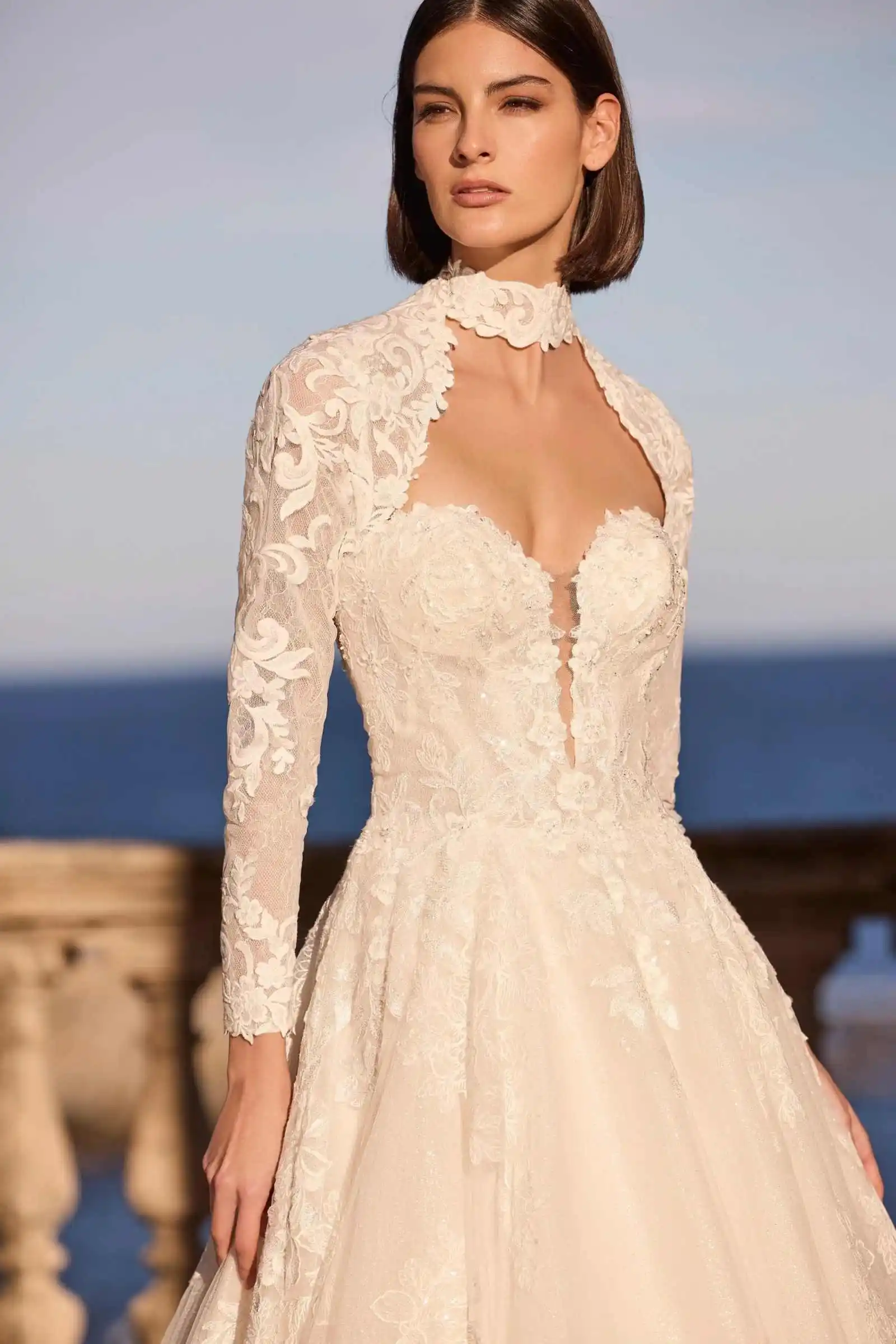 Luxury Retro Bridal Jacket Stand Collar Hollow Out Chantilly Lace Embroidery Flounce Cuff Beading Wedding Beach Ceremony
