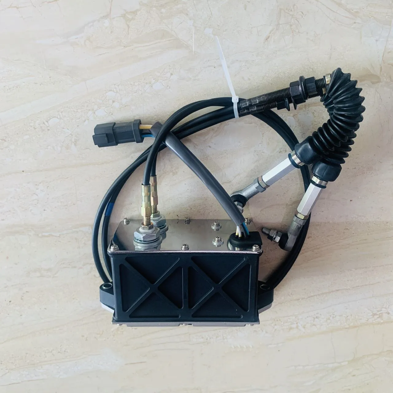 

311B 312B 320B 247-5231 119-0633 120-0002 139-3917 Двигатель регулятора дроссельной заслонки Управление акселератором для экскаватора CAT Caterpillar